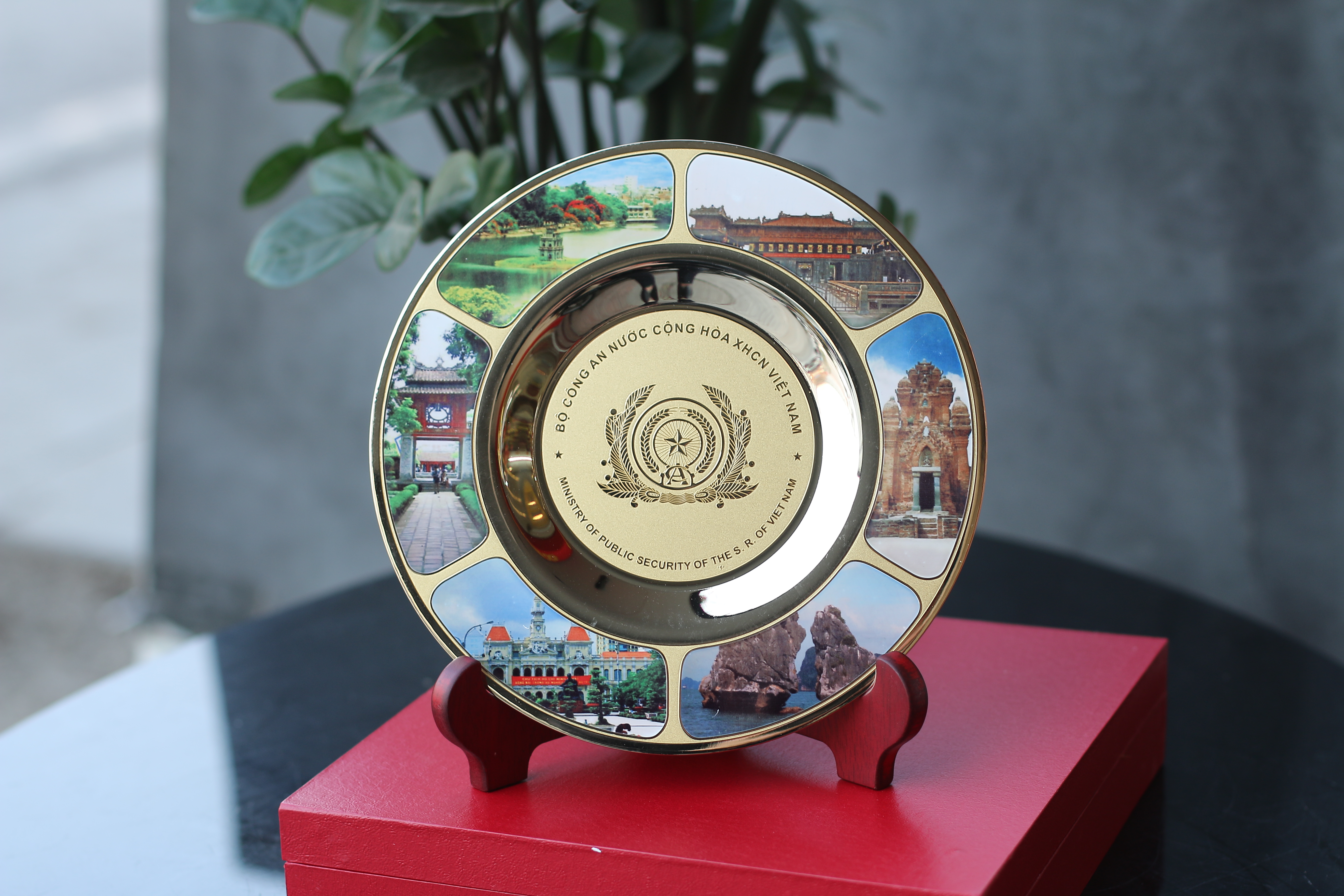 Lô mặt đĩa 6 danh lam Bộ Công An D20 bằng đồng thiết kế theo yêu cầu